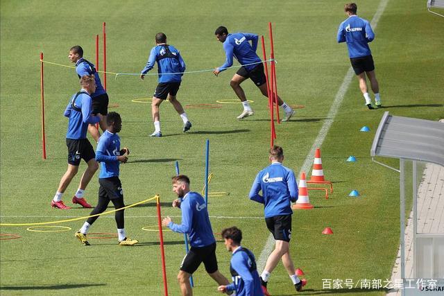 官方：罗德里荣获2024金球奖 维尼修斯获第二